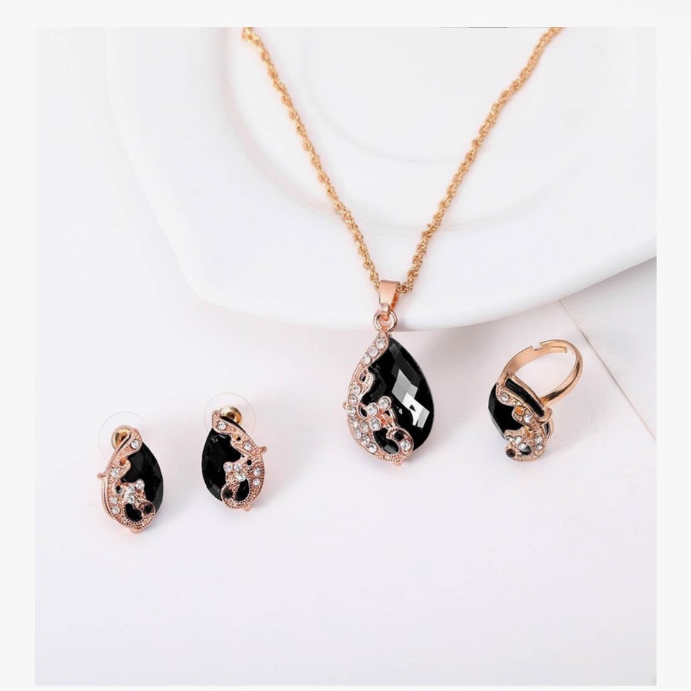 🆕 Women's Gold Plated Teardrop Crystal Necklace, Rings and Earrings Jewelry Set